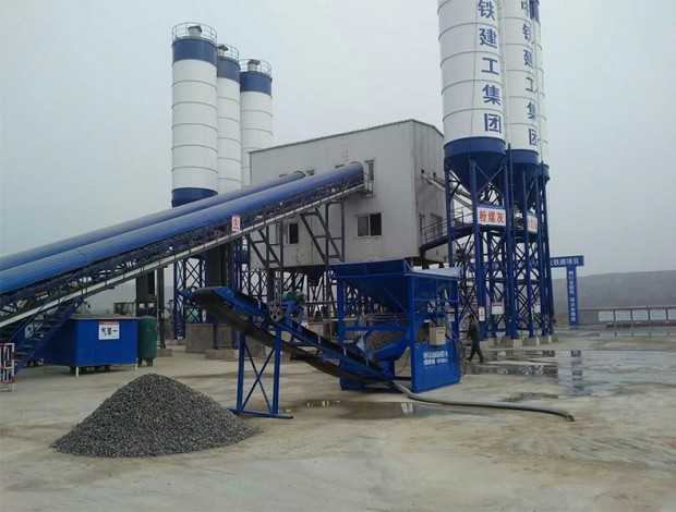 中鐵建工集團(tuán)陽大鐵路洗石機工作現(xiàn)場